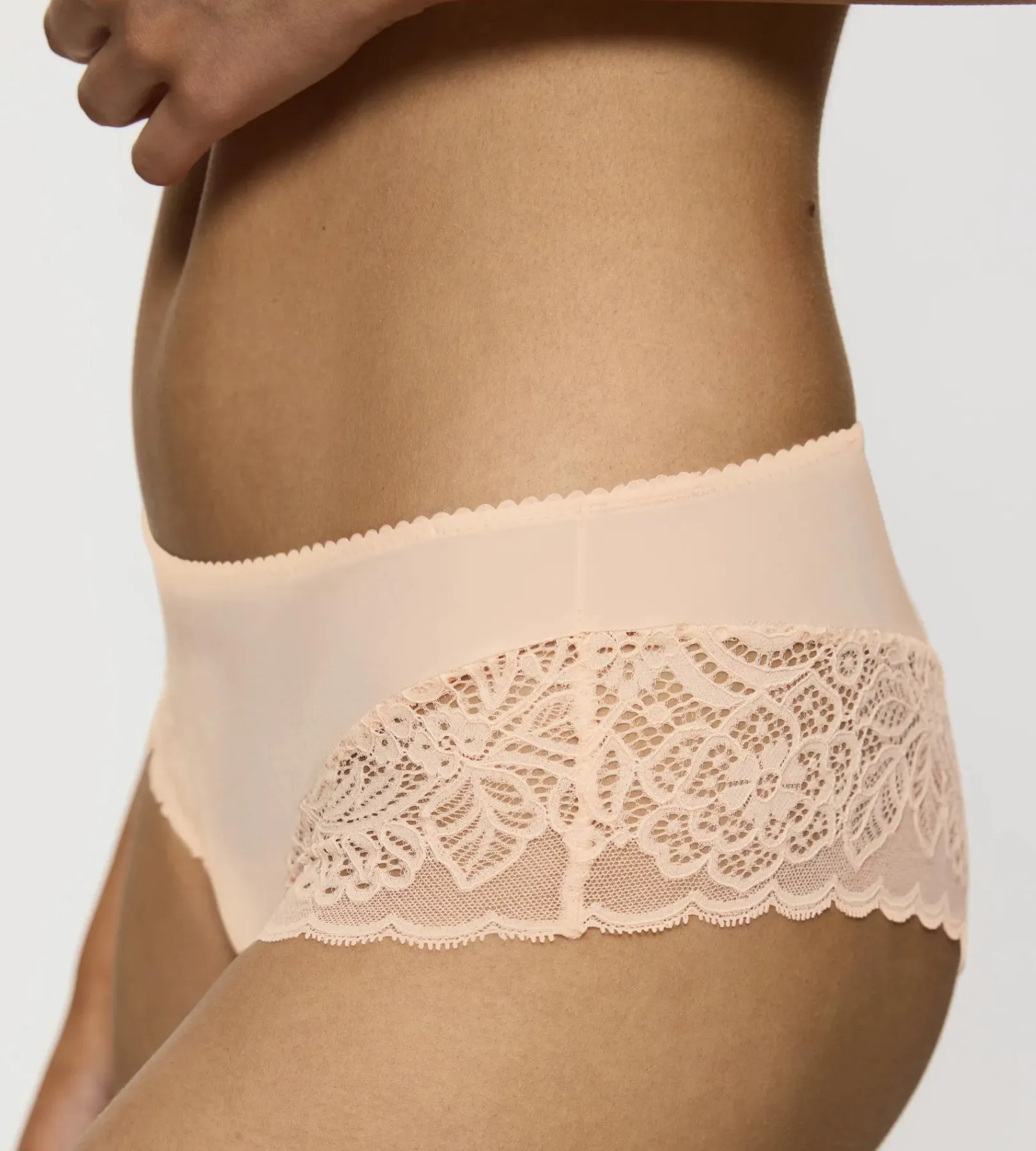 Triumph AMOURETTE SPOTLIGHT