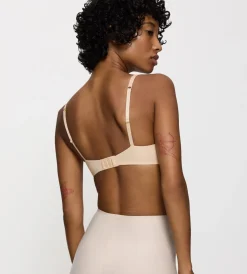 Triumph BODY MAKE-UP ESSENTIALS