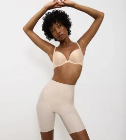 Triumph BODY MAKE-UP ESSENTIALS