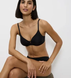 Triumph BODY MAKE-UP ESSENTIALS