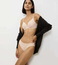 Triumph BODY MAKE-UP ESSENTIALS