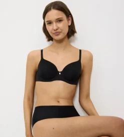 Triumph BODY MAKE-UP ESSENTIALS