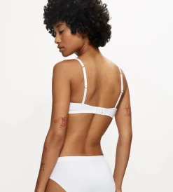 Triumph BODY MAKE-UP ESSENTIALS