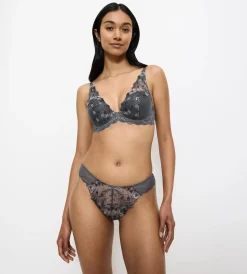 Triumph SENSUAL SPOTLIGHT