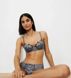 Triumph SENSUAL SPOTLIGHT