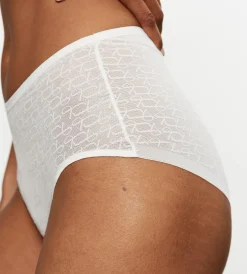 Triumph SIGNATURE SHEER