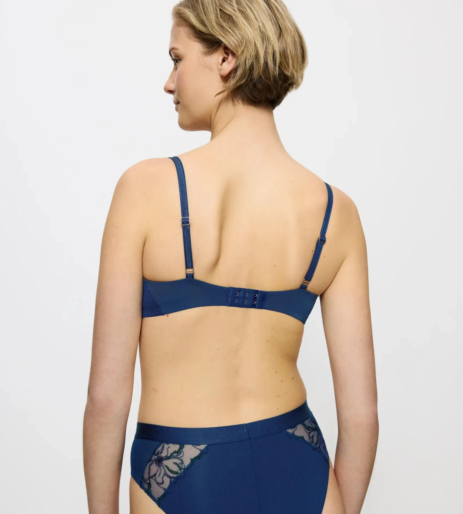 Triumph WILD AZALEA FLORALE