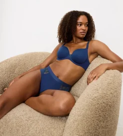 Triumph WILD AZALEA FLORALE