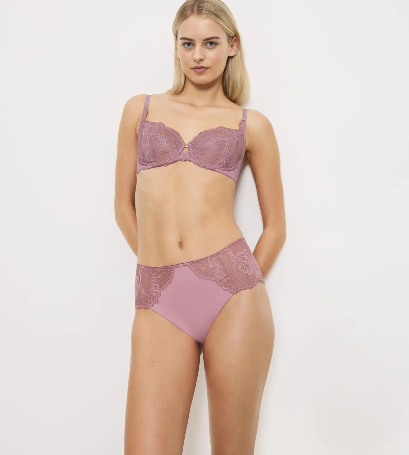 Triumph WILD PEONY FLORALE