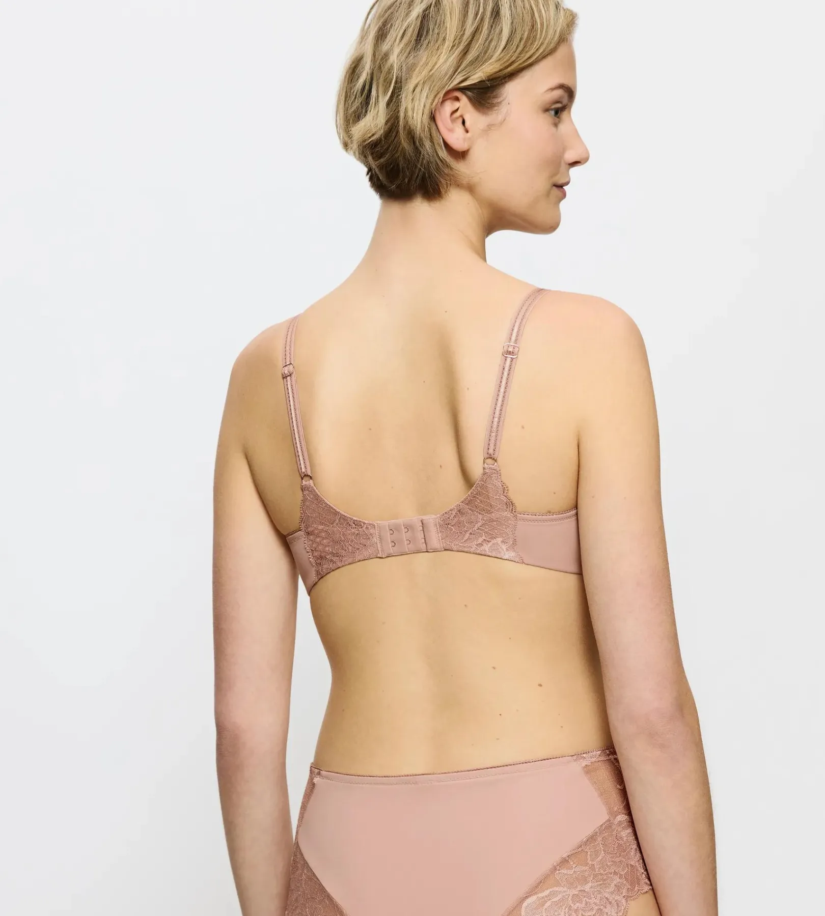 Triumph WILD PEONY FLORALE