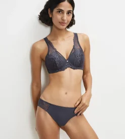 Triumph WILD PEONY FLORALE